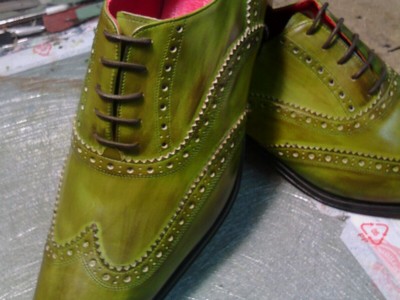 Amazing patina shoes - wooden box